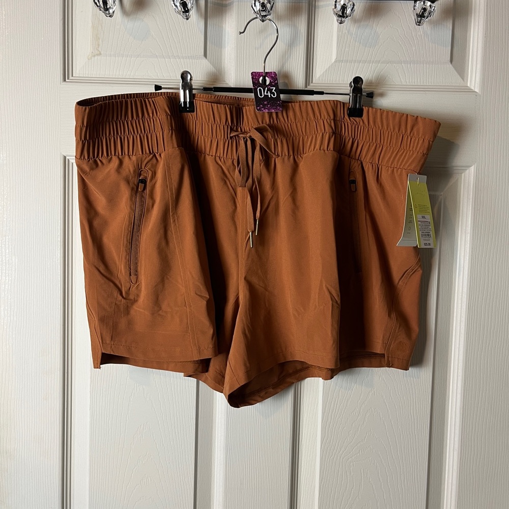 43. All in motion 2x women’s shorts chestnut color